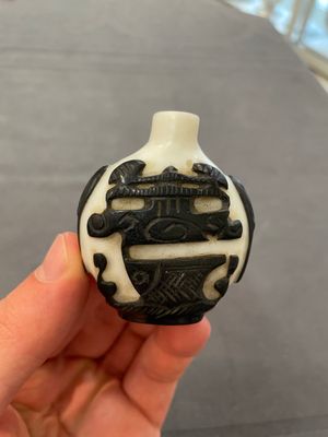 Ten Chinese overlay, multi-coloured and monochrome glass snuff bottles, 19/20th C. — photo 39