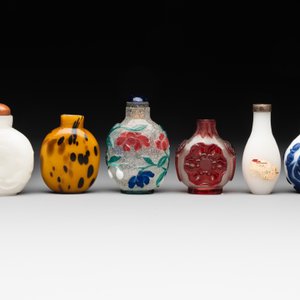 Ten Chinese overlay, multi-coloured and monochrome glass snuff bottles, 19/20th C. — photo 2