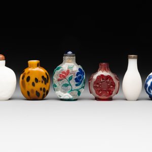 Ten Chinese overlay, multi-coloured and monochrome glass snuff bottles, 19/20th C. — photo 3