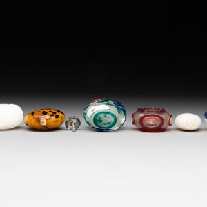 Ten Chinese overlay, multi-coloured and monochrome glass snuff bottles, 19/20th C. — photo 5