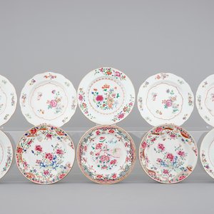 Ten Chinese porcelain famille rose plates, 18th C. — photo 1