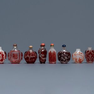 Ten Chinese red overlay, snowflake and transparent glass snuff bottles, 18/20th C. — photo 1
