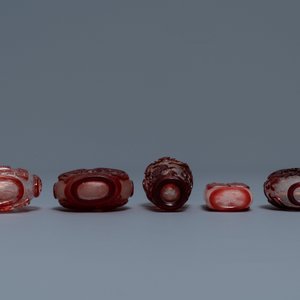 Ten Chinese red overlay, snowflake and transparent glass snuff bottles, 18/20th C. — photo 5