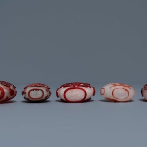 Ten Chinese red overlay, snowflake and transparent glass snuff bottles, 18/20th C. — photo 9