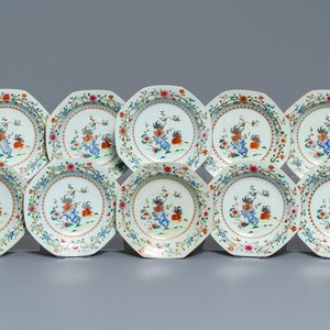 Ten deep octagonal Chinese famille rose 'rooster' plates, Qianlong — photo 1
