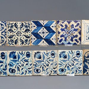 Ten Dutch Delft blue and white ornamental tiles, early 17th C. — 照片 1