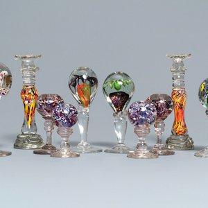 Ten glass paperweights and candlesticks, France, 18/19th C. — 照片 1