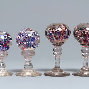 Ten glass paperweights and candlesticks, France, 18/19th C. — 照片 2