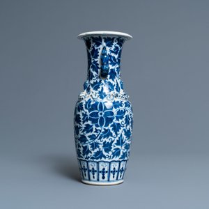 Ten mostly Chinese blue and white, famille rose and Imari-style vases, Kangxi and later — photo 11