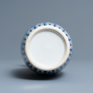 Ten mostly Chinese blue and white, famille rose and Imari-style vases, Kangxi and later — photo 13
