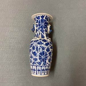 Ten mostly Chinese blue and white, famille rose and Imari-style vases, Kangxi and later — photo 21