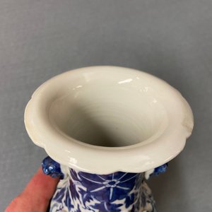 Ten mostly Chinese blue and white, famille rose and Imari-style vases, Kangxi and later — photo 22
