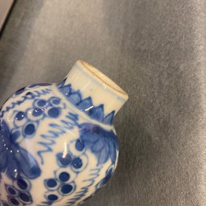 Ten mostly Chinese blue and white, famille rose and Imari-style vases, Kangxi and later — photo 28