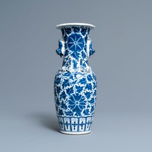 Ten mostly Chinese blue and white, famille rose and Imari-style vases, Kangxi and later — photo 8