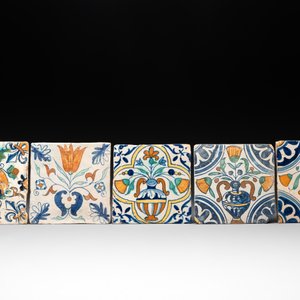 Ten polychrome Dutch Delft tiles with floral design, incl. Haarlem, 17th C. — 照片 4