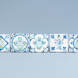Ten polychrome Dutch Delft tiles with flowers and ornaments, 17th C. — photo 2