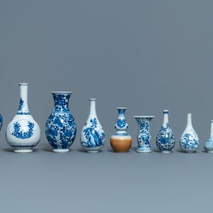 Ten small Chinese blue and white vases, Kangxi — 照片 2