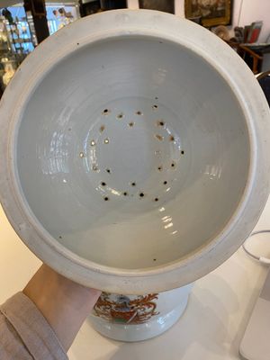 Terrine au couvercle percé en porcelaine de Chine famille rose aux armes de 'de Heere' pour le marché hollandais, Qianlong — photo 6