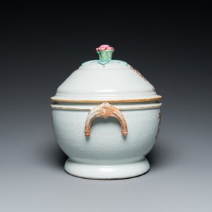 Terrine au couvercle percé en porcelaine de Chine famille rose aux armes de 'de Heere' pour le marché hollandais, Qianlong — photo 3