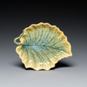 Terrine couverte en forme de melon sur son support en forme de feuille en faïence polychrome de Delft, 18ème — photo 2