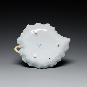 Terrine couverte en forme de melon sur son support en forme de feuille en faïence polychrome de Delft, 18ème — photo 3