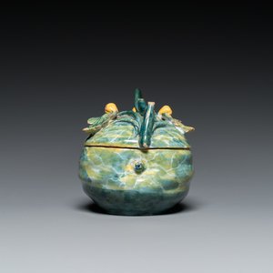 Terrine couverte en forme de melon sur son support en forme de feuille en faïence polychrome de Delft, 18ème — photo 7