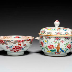 Terrine couverte et un bol en porcelaine de Chine famille rose, Yongzheng/Qianlong — photo 1