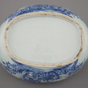 Terrine couverte sur plat en porcelaine de Chine, bleu et blanc, Qianlong, 18e — photo 10