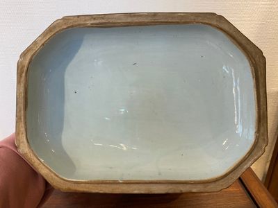 Terrine couverte sur son support de forme octogonale en porcelaine de Chine famille rose à sujet mandarin, Qianlong — photo 8