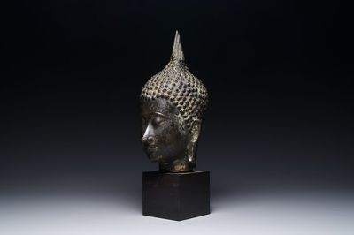 Tête de Bouddha en bronze dans le style Sukhotai du Nord, Thaïlande, 17/18ème