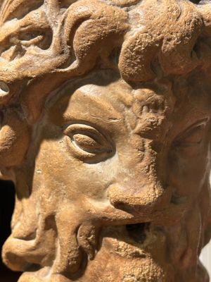 Tête de fontaine en marbre sculpté en forme de tête de Pan, Italie, probablement 2ème/3ème avant J.C. — photo 30