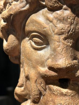Tête de fontaine en marbre sculpté en forme de tête de Pan, Italie, probablement 2ème/3ème avant J.C. — photo 35