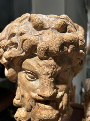 Tête de fontaine en marbre sculpté en forme de tête de Pan, Italie, probablement 2ème/3ème avant J.C. — photo 4