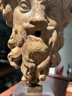 Tête de fontaine en marbre sculpté en forme de tête de Pan, Italie, probablement 2ème/3ème avant J.C. — photo 5