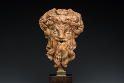 Tête de fontaine en marbre sculpté en forme de tête de Pan, Italie, probablement 2ème/3ème avant J.C.
