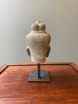 Tête d'Uma en grès gris poli, art khmer, style Baphuon, époque d'Angkor, le Cambodge, 11ème — photo 3