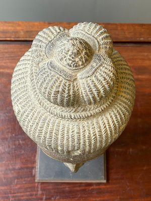 Tête d'Uma en grès gris poli, art khmer, style Baphuon, époque d'Angkor, le Cambodge, 11ème — photo 5