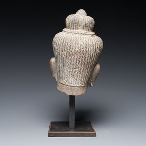 Tête d'Uma en grès gris poli, art khmer, style Baphuon, époque d'Angkor, le Cambodge, 11ème — photo 4