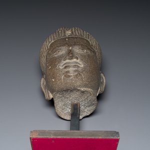 Tête d'Uma en grès gris poli, art khmer, style Baphuon, époque d'Angkor, le Cambodge, 11ème — photo 7