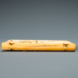 The right panel of an ivory 'Crucifixion' diptych, probably Paris, 14th C. — photo 4