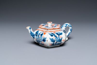 Théière couverte de forme hexagonale en porcelaine de Chine de style Imari, Kangxi