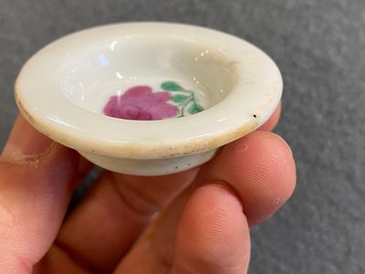 Théière couverte de forme hexagonale en porcelaine de Chine famille rose à décor Wu Shuang Pu, 19ème — photo 9