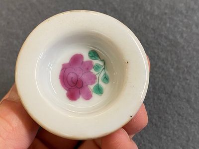 Théière couverte de forme hexagonale en porcelaine de Chine famille rose à décor Wu Shuang Pu, 19ème — photo 10