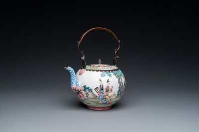 Théière couverte en émail de Canton, Chine, Qianlong