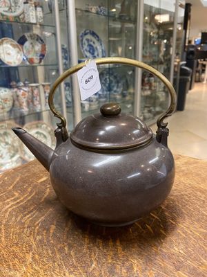 Théière couverte en grès de Yixing poli de couleur pourpre pour le marché thai, Chine, 19ème — photo 1