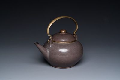 Théière couverte en grès de Yixing poli de couleur pourpre pour le marché thai, Chine, 19ème
