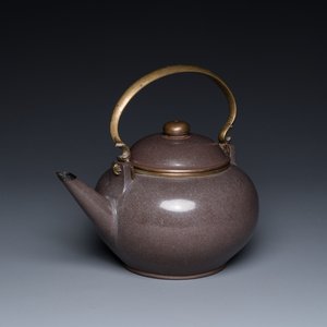 Théière couverte en grès de Yixing poli de couleur pourpre pour le marché thai, Chine, 19ème — photo 1
