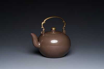 Théière couverte en grès de Yixing poli pour le marché thai, Chine, 19ème