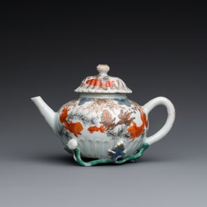 Théière couverte en porcelaine de Chine à décor de carpes en rouge de fer et dorure, Yongzheng — photo 2