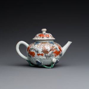 Théière couverte en porcelaine de Chine à décor de carpes en rouge de fer et dorure, Yongzheng — photo 4
